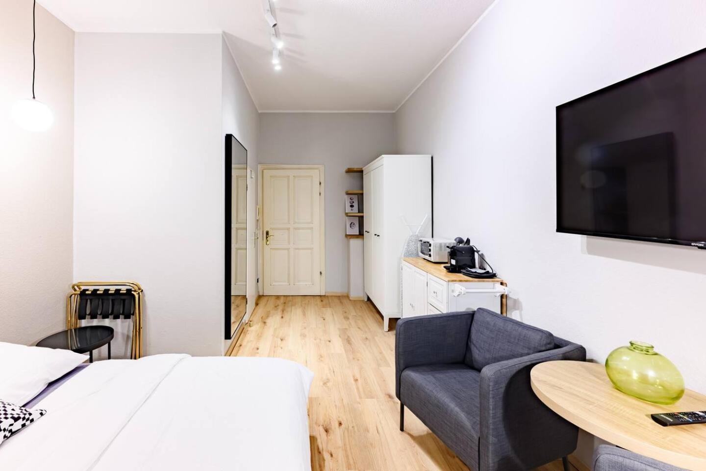Ground-floor For 2 People Near Mauer Park * Berlijn
